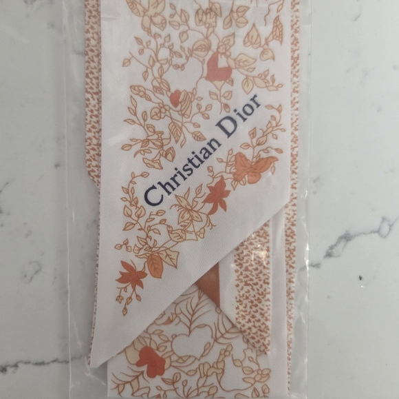 Elegant Orange and White Floral Scarf - Picture 3 of 3